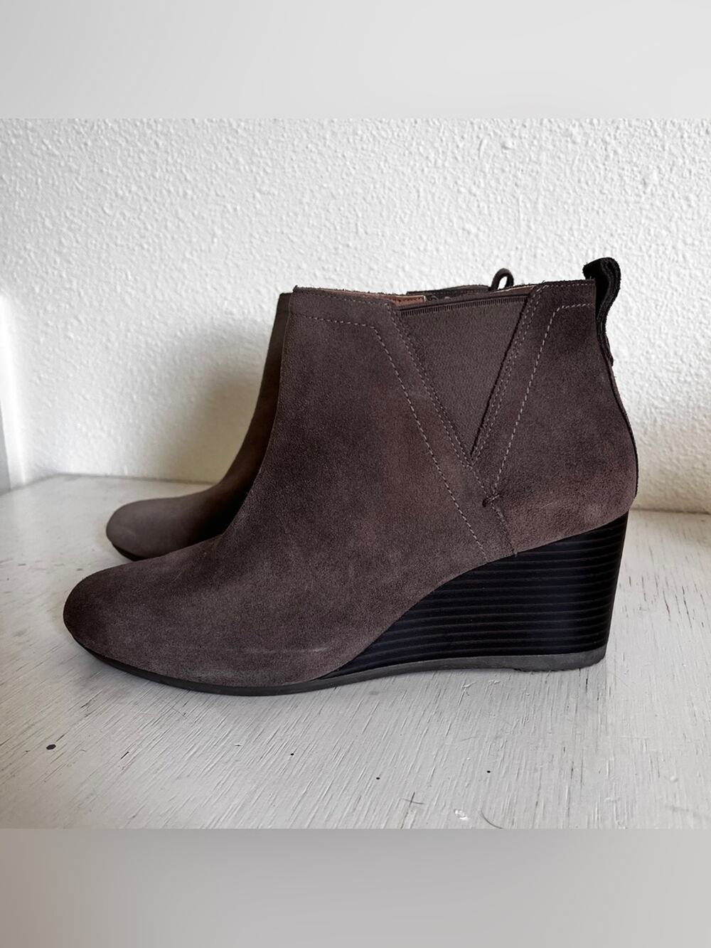 Vionic Taupe Paloma Suede Weather Resistant Wedge Boot Size 8